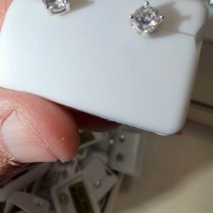 925 SILVER MOISSANITE 4MM
$150.00 0.50CTW